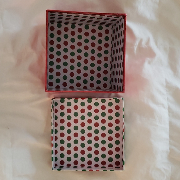 Christmas gift box (free with any purchase just add to bundle) - Picture 2 of 3